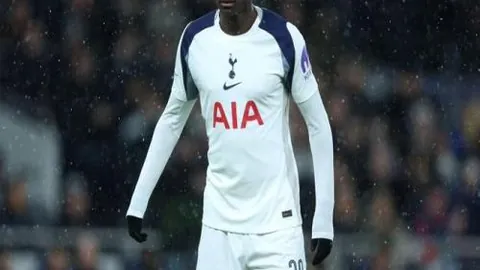 水晶宫半场领先曼联1-0，马特塔失点球+错失良机，惊险逆转！