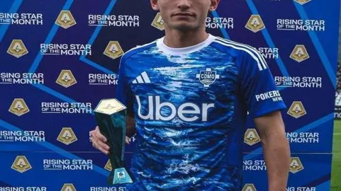 “阿森纳英超第4轮逆袭曼联，赖斯与热苏斯补时绝杀，3-1完胜！”